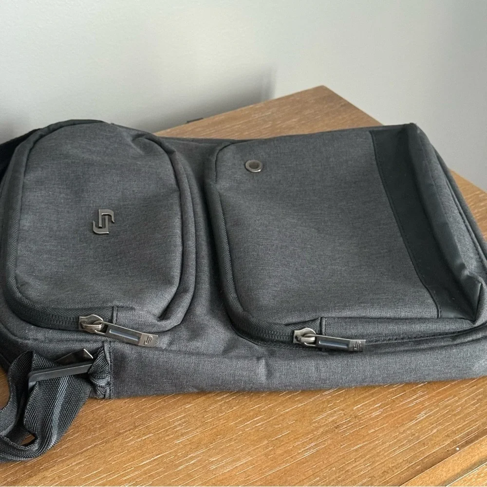 Solo New York Grey Ludlow Tablet Sling Crossbody Bag iPad Organizer